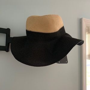 Black and Tan sun hat!